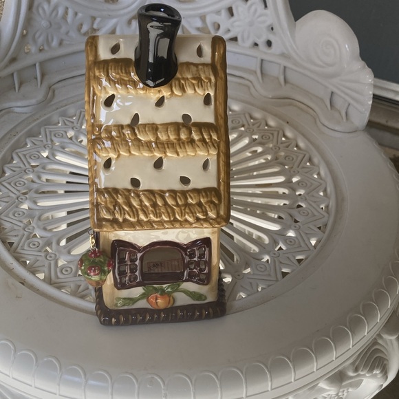 Blue Sky Cream and Brown Holiday Decor Cottage